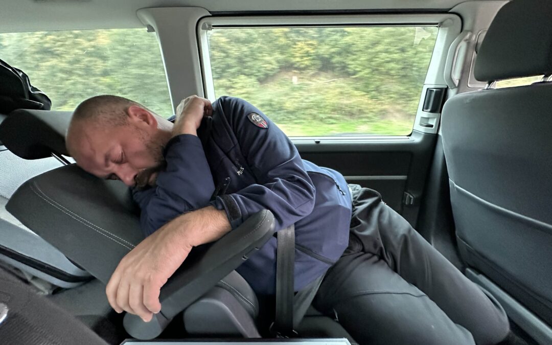 O istorie românească despre cum înving oamenii, chiar când sistemul doarme